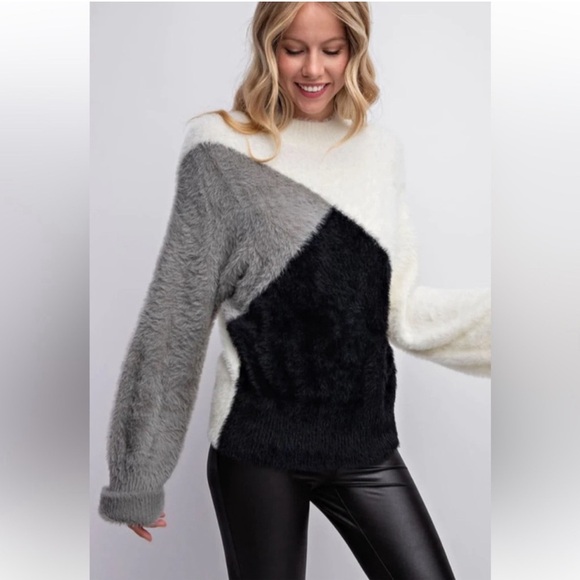 NWT Boutique Brand Fuzzy Color Block Relax Fit Sweater - Picture 1 of 12